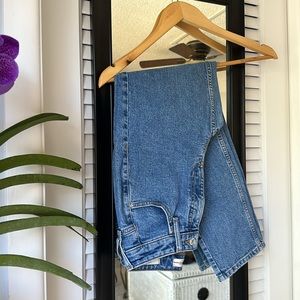 Guess Medium dark wash denim mom jeans